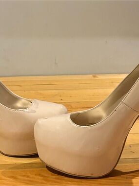 Classic Cream Platform Pumps - Elegant Womens Heels